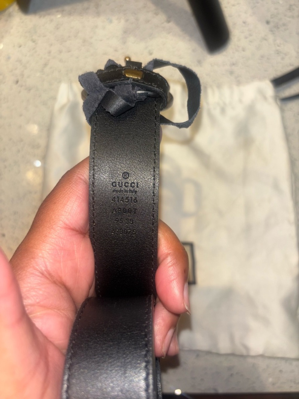 Gucci Black Leather Belt with Gold Buckle Detail - Picture 3 of 3